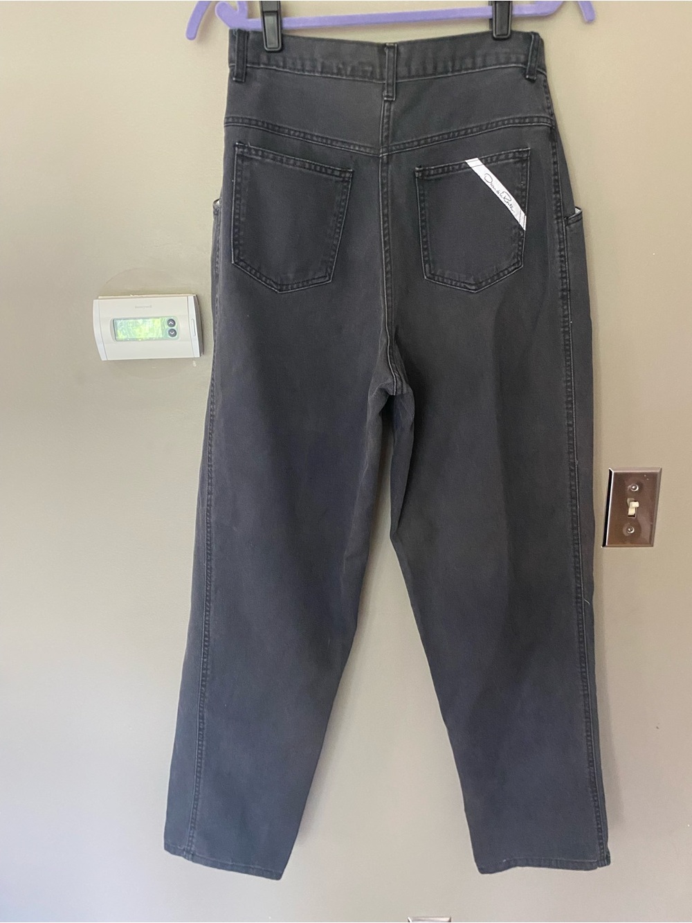 OSCAR DE LA RENTA Vintage High Rise Pleated Tapered Washed Black Jeans Denim W28 - Picture 6 of 8